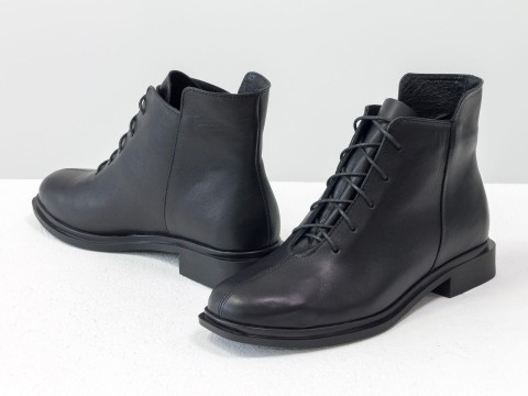 Женские  ботинки из натуральной черной кожи на шнуровке