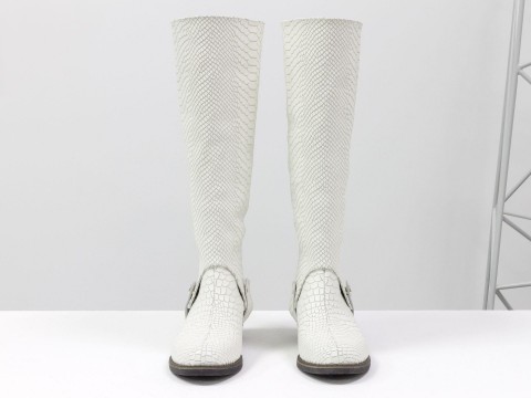 Жіночі чоботи-трансформери із натуральної шкіри "пітон" білого кольору