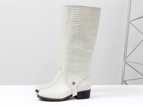 Жіночі чоботи-трансформери із натуральної шкіри "пітон" білого кольору