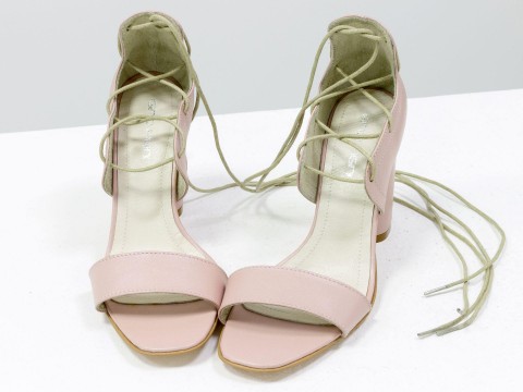 Женские босоножки со шнуровкой из натуральной кожи розового цвета на высоком каблуке