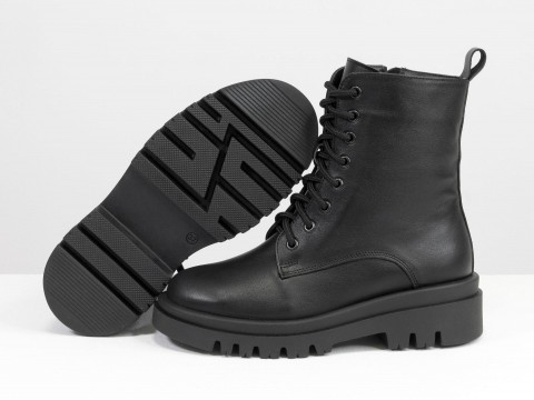 Классические ботинки из натуральной черной кожи на утолщенной подошве со шнуровкой и молнией, Б-2196-01