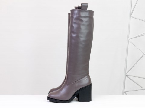 Високі чоботи вільного одягання з натуральної шкіри брудно-бузкового кольору на не високому підборі ,М-17356-03