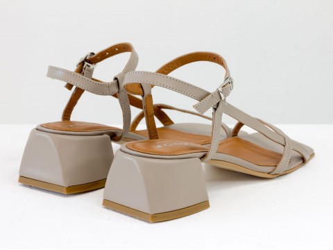 Дизайнерские бежевые босоножки на обтяжном каблуке  из натуральной итальянской кожи