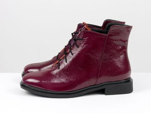 Классические ботинки бордового цвета из натуральной лаковой кожи, Б-19142-26