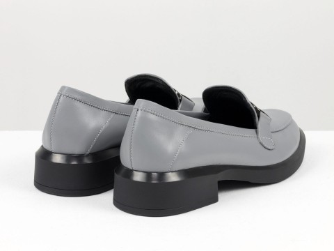 Туфлі-лофери з італійської шкіри сірого кольору з ланцюжком, Т-2210-01