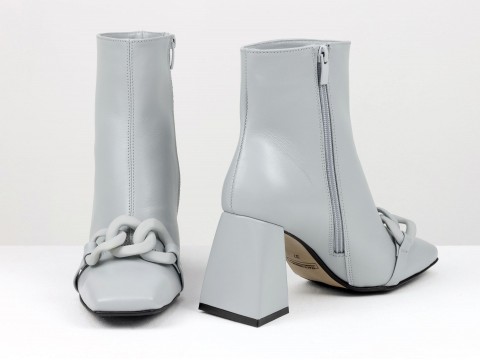 Женские монохромные ботинки серого цвета из натуральной кожи с фурнитурой, Б-2206-01