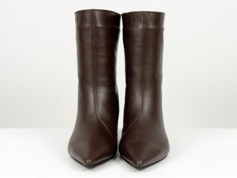 Жіночі коричневі шкіряні черевики на маленьких підборах “Kitten Heel” Gino Figini