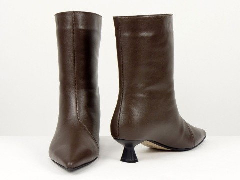 Жіночі коричневі шкіряні черевики на маленьких підборах “Kitten Heel” Gino Figini