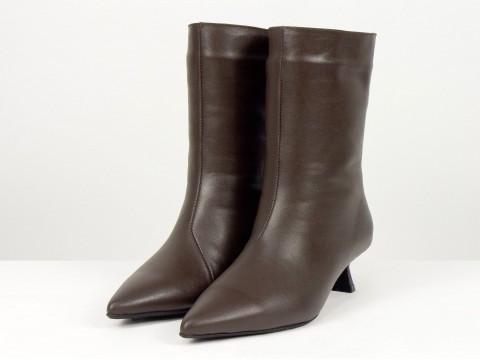 Жіночі коричневі шкіряні черевики на маленьких підборах “Kitten Heel” Gino Figini