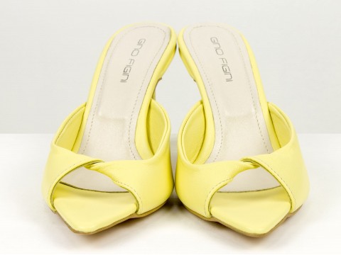 Яркие желтые мюли на каблуке из натуральной кожи Gino Figini