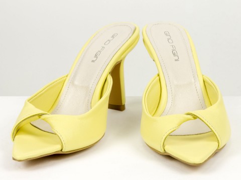 Яркие желтые мюли на каблуке из натуральной кожи Gino Figini