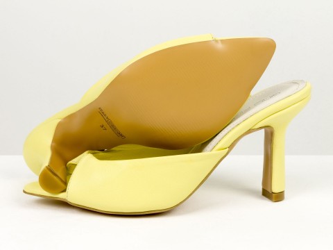 Яркие желтые мюли на каблуке из натуральной кожи Gino Figini