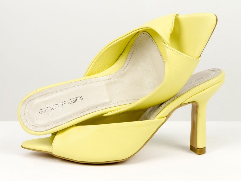 Яркие желтые мюли на каблуке из натуральной кожи Gino Figini