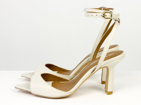 Босоніжки з ремінцями з натуральної шкіри молочного кольору Gino Figini