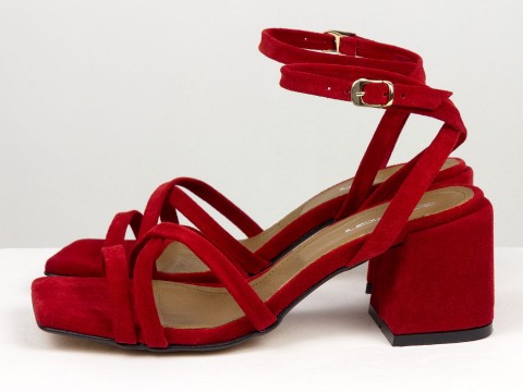 Дизайнерські босоніжки з натуральної італійської замші червоного кольору та  ремінцем, С-2145-25