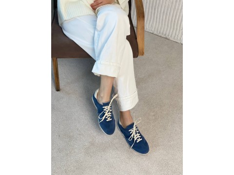 Синие замшевые кроссовки с молочными акцентами - стиль и комфорт каждый день