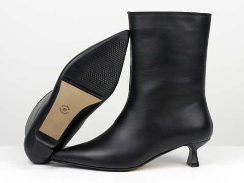 Женские черные кожаные ботинки на небольшом каблуке «Kitten Heel»
