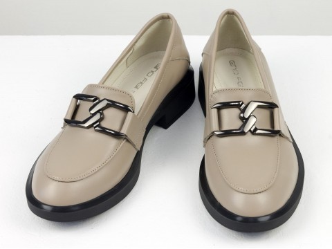 Туфли-лоферы из итальянской кожи бежевого цвета с цепочкой, Т-2210-03