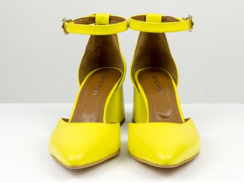 Ексклюзивні туфлі з ремінцем із натуральної шкіри жовтого кольору.