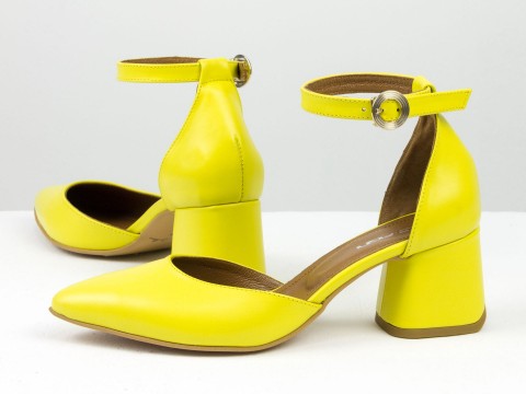 Ексклюзивні туфлі з ремінцем із натуральної шкіри жовтого кольору.