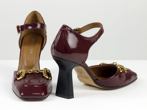 Дизайнерские бордовые лаковые  босоножки на стильном каблуке из натуральной итальянской кожи с золотой фурнитурой, С-2211-10