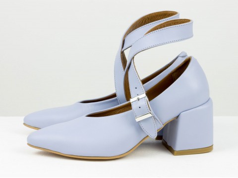 Дизайнерські туфлі на невисокому обтяжному підборі з натуральної італійської шкіри блакитного кольору, Т-2152-03.