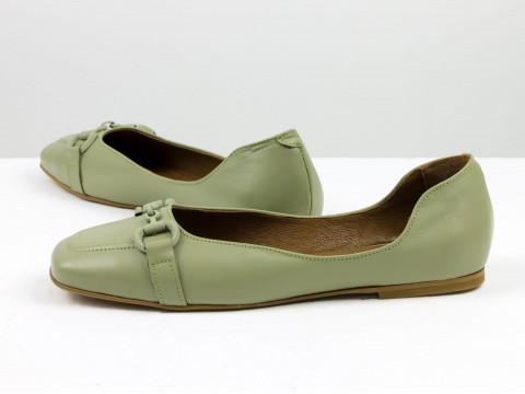 Літні туфлі з італійської шкіри оливкового кольору на низькому ходу з ланцюжком попереду , Т-2227-03