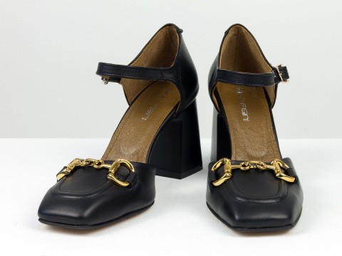 Дизайнерские черные  босоножки на необтяжном каблуке из натуральной итальянской кожи с золотой фурнитурой, С-2211-08