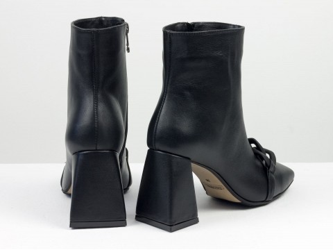 Жіночі монохромні черевики чорного кольору з натуральної шкіри з фурнітурою, Б-2206-02