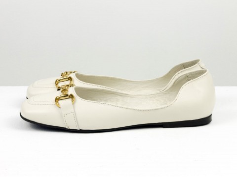 Женские молочные туфли на низком ходу из натуральной кожи с золотой цепочкой спереди, Т-2227-05