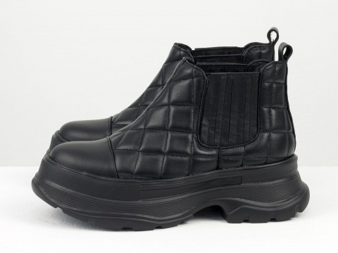 Жіночі черевики з натуральної м'якої стьоганої шкіри чорного кольору на потовщеній підошві, Б-2242-01