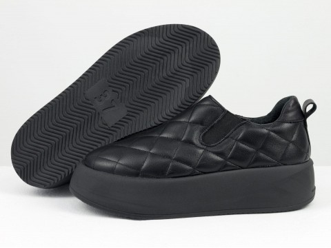 Жіночі чорні туфлі з натуральної стьобаної шкіри на потовщеній підошві, Т-2244-01