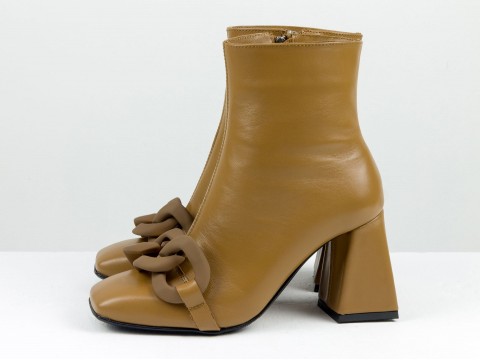 Женские монохромные ботинки карамельного цвета из натуральной кожи с фурнитурой, Б-2206-04