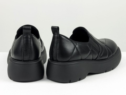 Жіночі чорні туфлі з натуральної стьобаної шкіри на полегшеній підошві, Т-2249-01