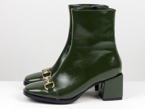 Женские классические ботинки зеленого цвета из натуральной лаковой кожи с фурнитурой, Б-2086-10
