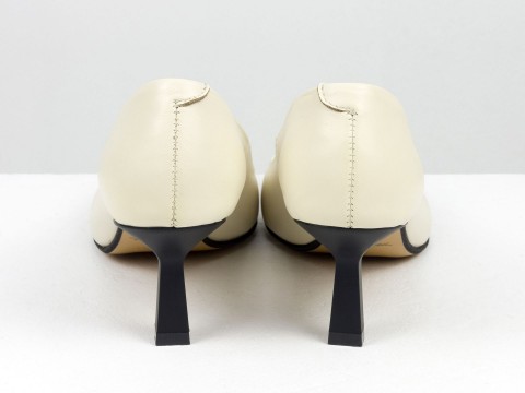 Дизайнерські туфлі-човники на підборах "рюмочка" з натуральної італійської шкіри молочного кольору, Т-2116-08