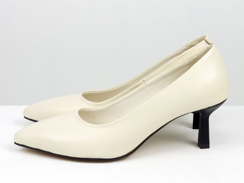 Дизайнерские туфли лодочки на  каблуке из натуральной итальянской кожи молочного цвета,  Т-2116-08