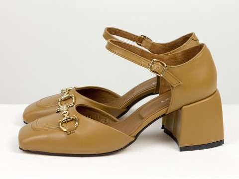 Дизайнерские босоножки на невысоком  обтяжном каблуке из натуральной итальянской кожи карамельного цвета с золотой фурнитурой, С-2211/1-07