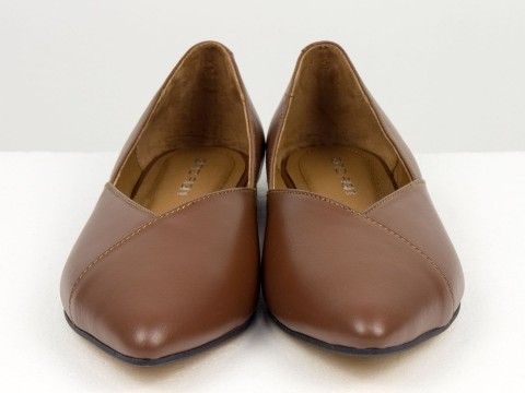 Жіночі туфлі на низькому ходу з натуральної шкіри коричневого кольору