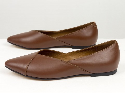Жіночі туфлі на низькому ходу з натуральної шкіри коричневого кольору