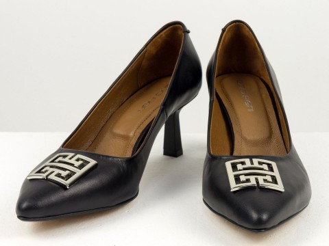 Дизайнерські туфлі-човники на підборах "рюмочка" з натуральної італійської шкіри зі срібною фурнітурою попереду , Т-2116-12