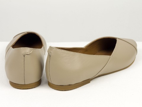 Жіночі туфлі на низькому ходу з натуральної шкіри бежевого кольору