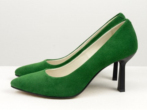 Дизайнерские туфли лодочки на  каблуке из натуральной итальянской замши изумрудного цвета,  Т-2115-10