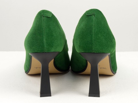 Дизайнерські туфлі-човники на невисокому підборі "рюмочка" з натуральної італійської замші смарагдового кольору  ,  Т-2115-10