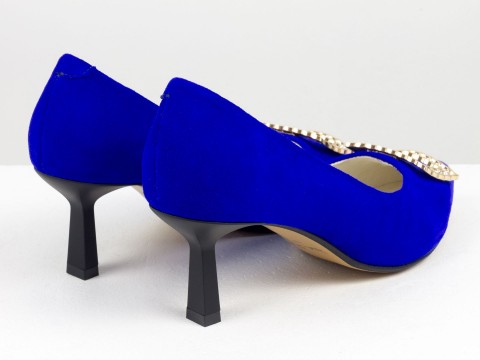 Дизайнерські туфлі-човники на підборах "рюмочка" з натуральної італійської замші з золотою фурнітурою попереду , Т-2116-10