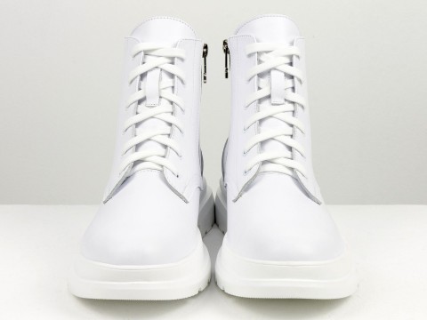 Черевики-берці з натуральної шкіри білого кольору на шнурках на полегшеній підошві, Б-2106-03