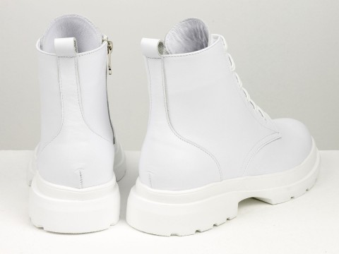 Черевики-берці з натуральної шкіри білого кольору на шнурках на полегшеній підошві, Б-2106-03