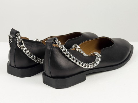 Туфлі з італійської шкіри чорного кольору на низькому ходу зі срібним ланцюжком, Т-2113-13