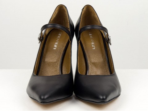 Дизайнерські туфлі-човники на високому підборі "рюмочка" з натуральної італійської шкіри чорного кольору з ремінцем , Т-2107-03