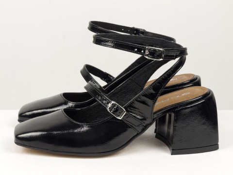 Дизайнерские черные лаковые  босоножки на обтяжном каблуке из натуральной итальянской кожи с открытой пяткой, С-2409-01